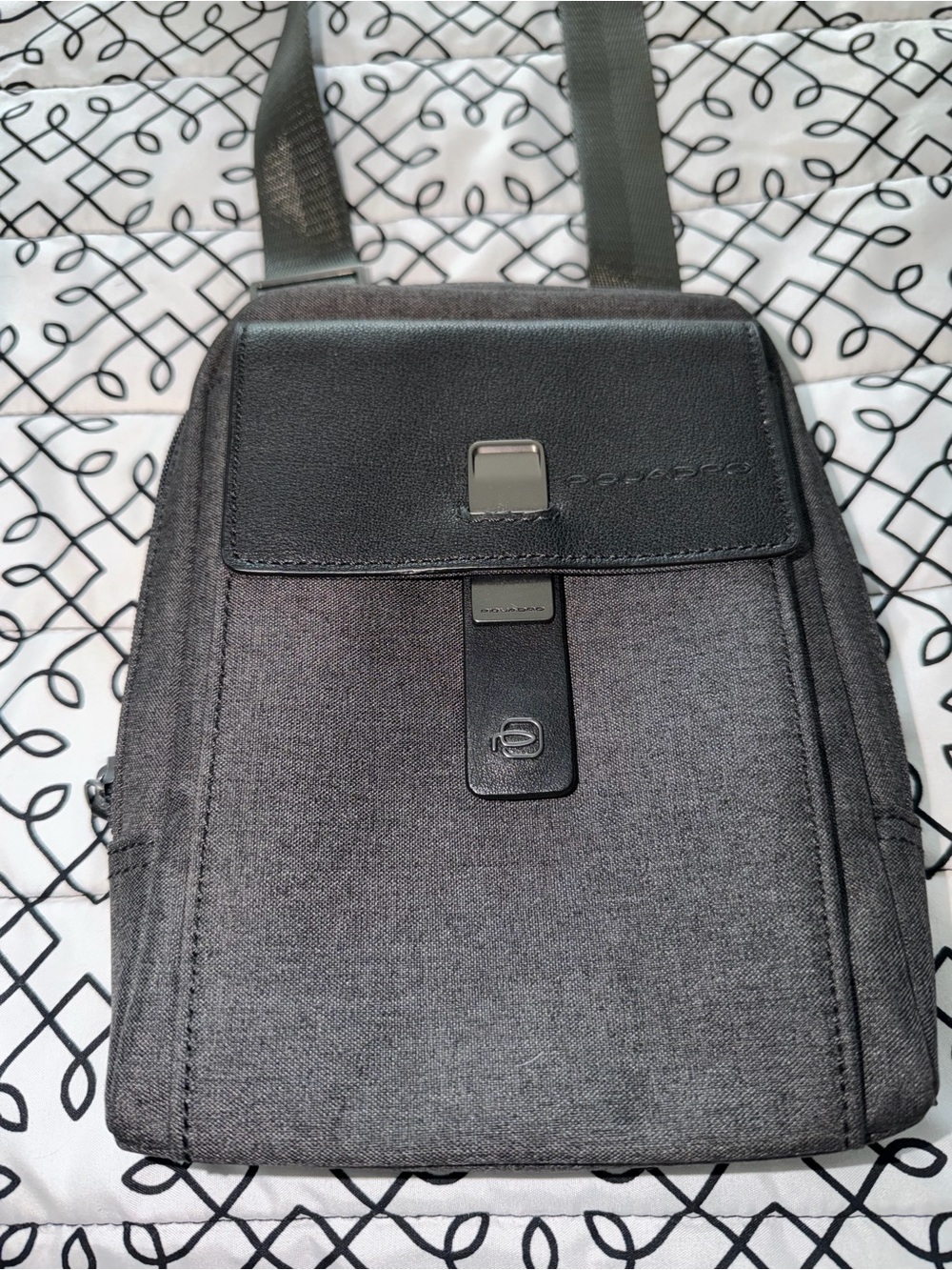 Piquadro Yukon Men’s Sling Crossbody Bag